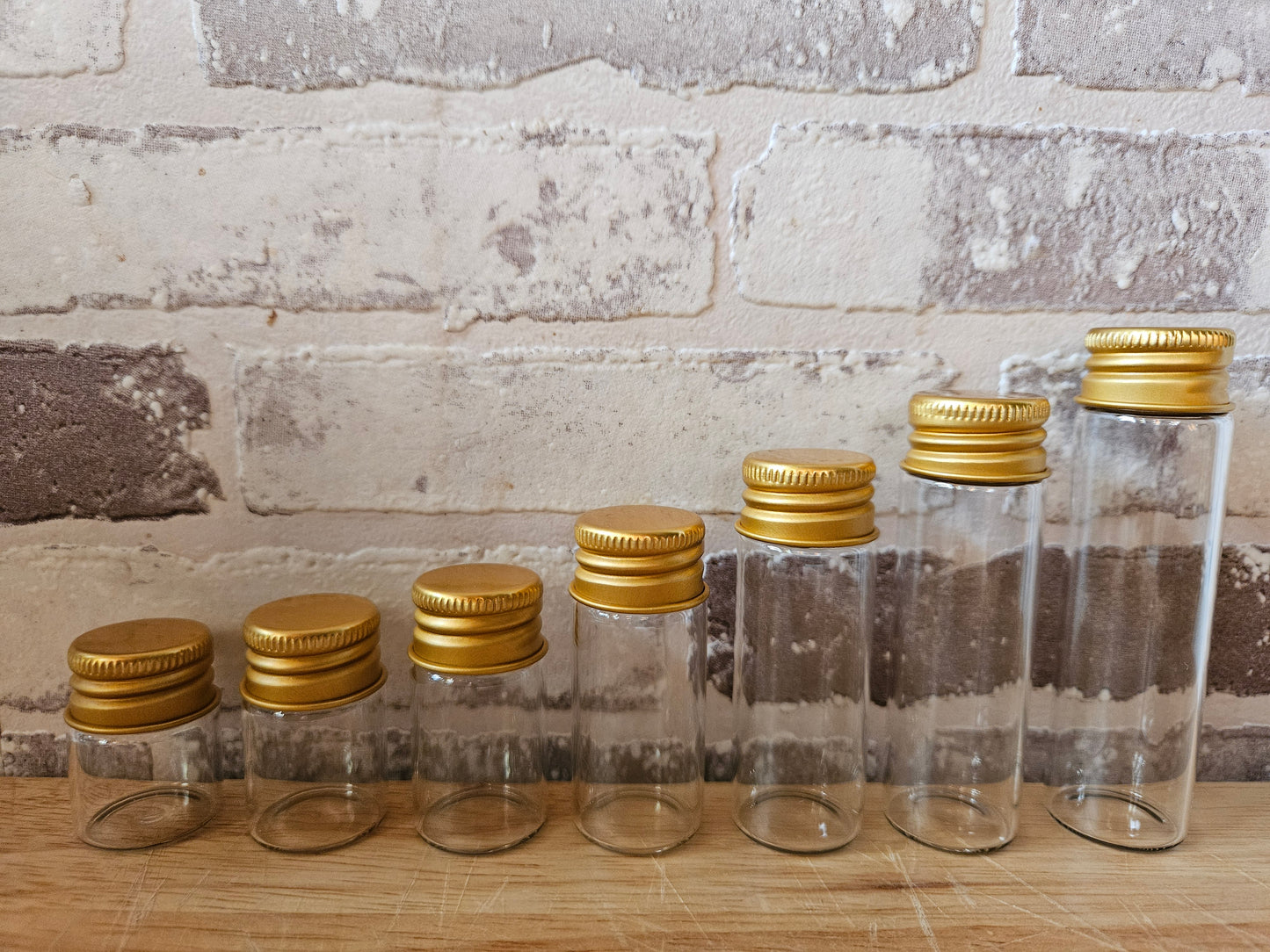 Mini Glasfläschchen mit Alu Schraubverschluss in golden