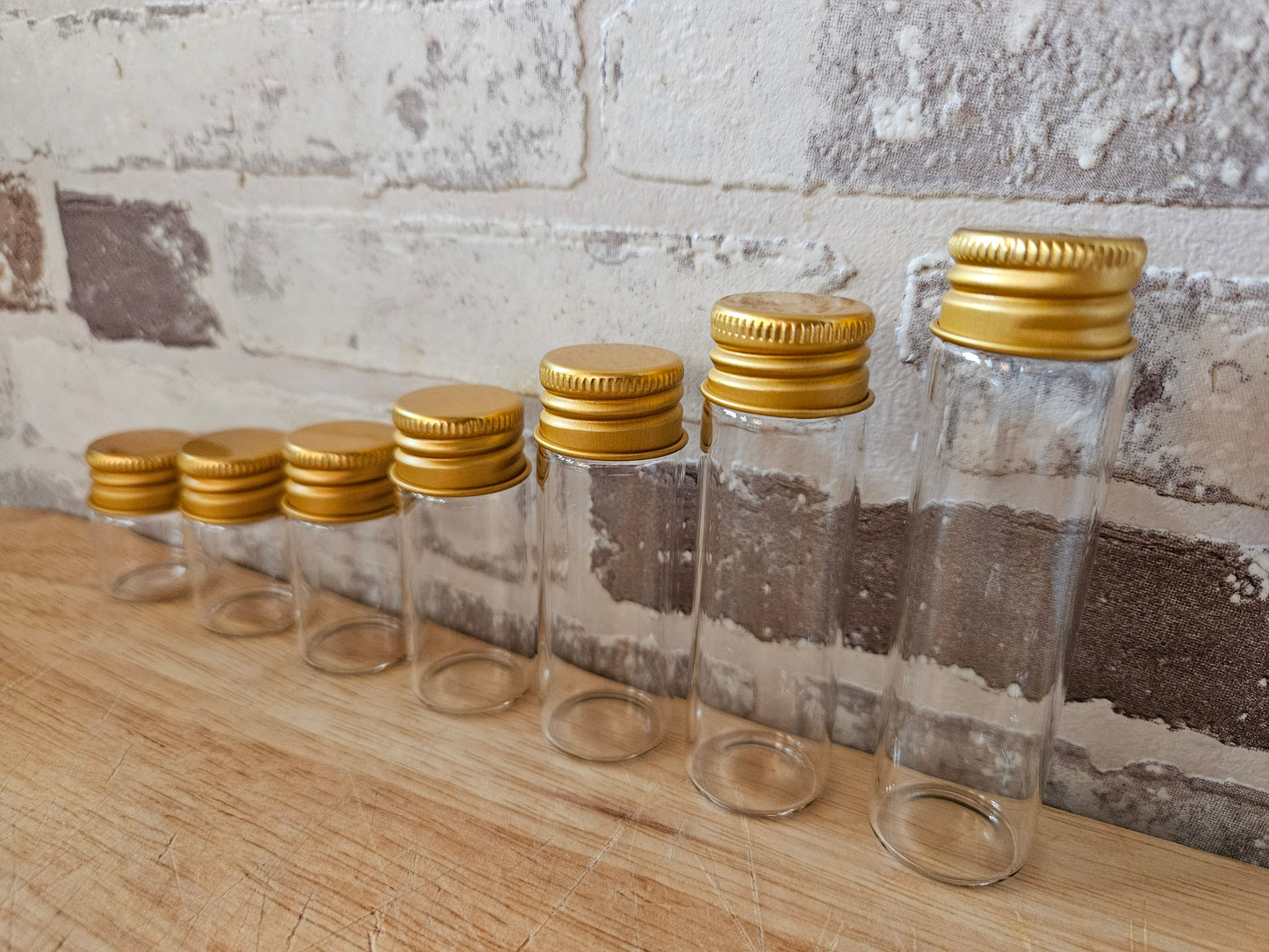 Mini Glasfläschchen mit Alu Schraubverschluss in golden
