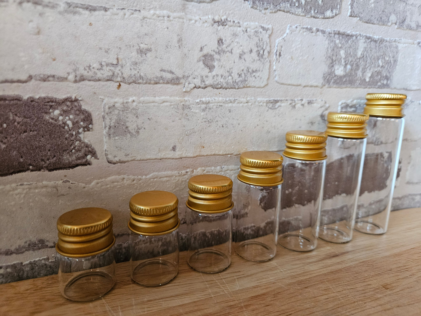 Mini Glasfläschchen mit Alu Schraubverschluss in golden